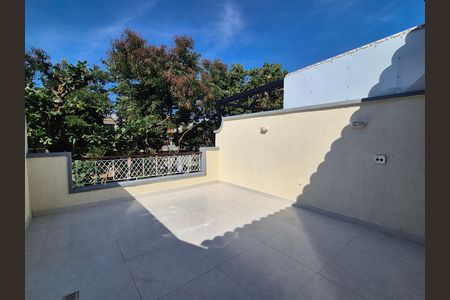 Casa de condomínio à venda com 200m², 3 quartos e 2 vagas