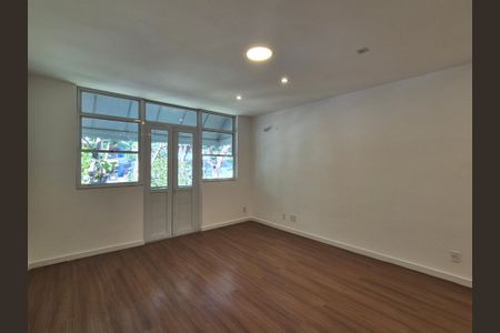 Casa de condomínio à venda com 200m², 3 quartos e 2 vagas