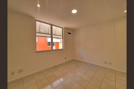 Casa de condomínio à venda com 200m², 3 quartos e 2 vagas