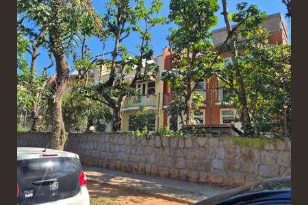 Casa de condomínio à venda com 200m², 3 quartos e 2 vagas