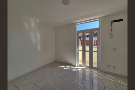 Casa de condomínio à venda com 200m², 3 quartos e 2 vagas
