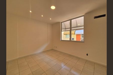 Casa de condomínio à venda com 200m², 3 quartos e 2 vagas