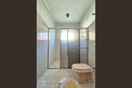 Casa à venda com 250m², 4 quartos e 1 vaga Casa à venda com 250m², 4 quartos e 1 vagaBanheiro da Suíte