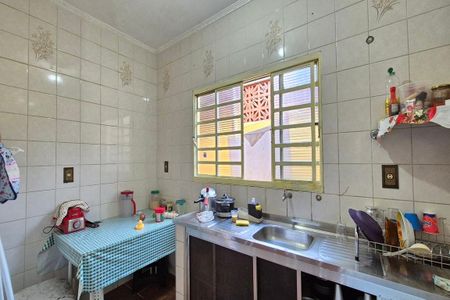 Casa à venda com 250m², 4 quartos e 1 vaga Casa à venda com 250m², 4 quartos e 1 vagaCozinha