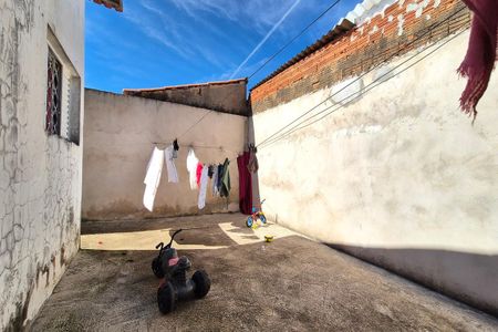 Quintal de casa à venda com 4 quartos, 250m² em Jardim São Fernando, Campinas