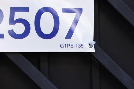 Casa para alugar com 175m², 3 quartos e 1 vagaPlaca instalada no portão do imóvel - Código da placa: GTPE-135