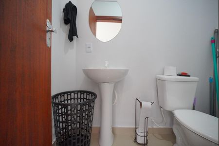 Banheiro de casa de condomínio para alugar com 3 quartos, 100m² em São João do Rio Vermelho, Florianópolis