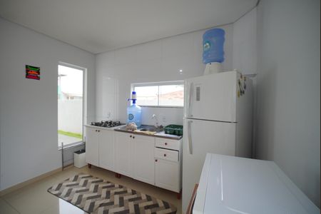 Cozinha de casa de condomínio para alugar com 3 quartos, 100m² em São João do Rio Vermelho, Florianópolis