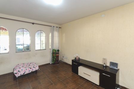 Casa à venda com 178m², 4 quartos e 2 vagasSala