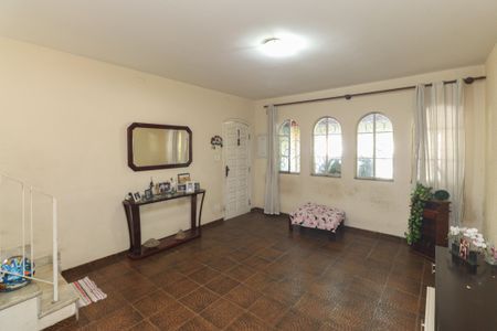 Casa à venda com 178m², 4 quartos e 2 vagasSala