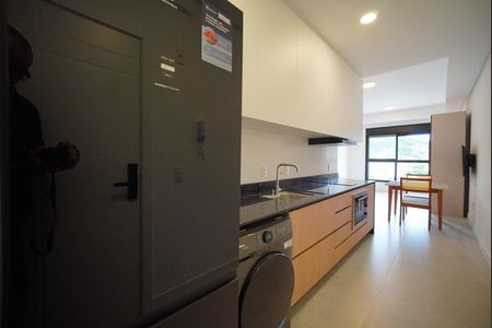 Cozinha de kitnet/studio para alugar com 1 quarto, 35m² em Centro, Florianópolis