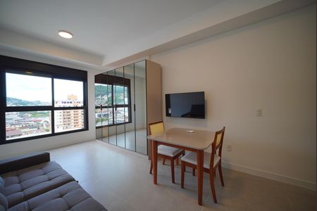 Sala - quarto de kitnet/studio para alugar com 1 quarto, 35m² em Centro, Florianópolis
