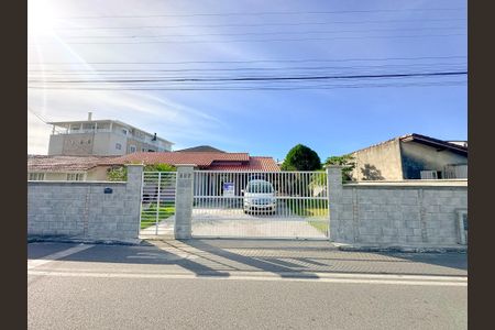 Casa para alugar com 100m², 3 quartos e 8 vagasFachada