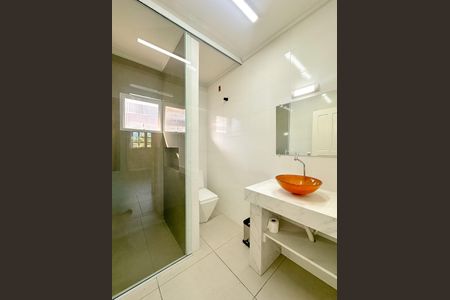 Casa para alugar com 100m², 3 quartos e 8 vagasBanheiro