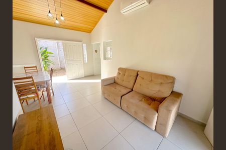 Casa para alugar com 100m², 3 quartos e 8 vagasSala de TV