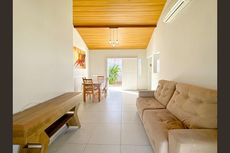 Casa para alugar com 100m², 3 quartos e 8 vagasSala de TV