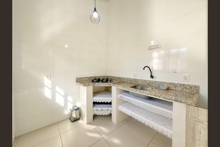 Casa para alugar com 100m², 3 quartos e 8 vagasCozinha