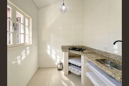 Casa para alugar com 100m², 3 quartos e 8 vagasCozinha