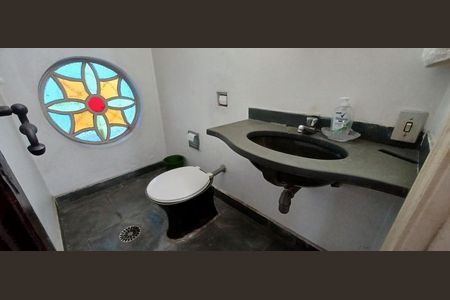 Casa à venda com 193m², 3 quartos e 2 vagas Casa à venda com 193m², 3 quartos e 2 vagasBanheiro
