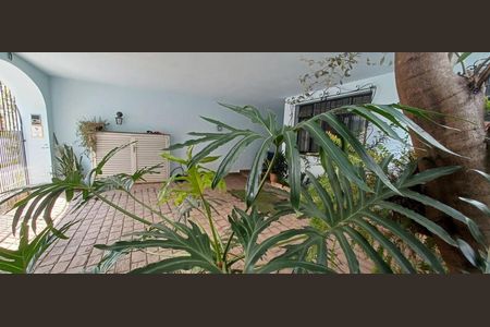 Casa à venda com 193m², 3 quartos e 2 vagas Casa à venda com 193m², 3 quartos e 2 vagasÁrea externa