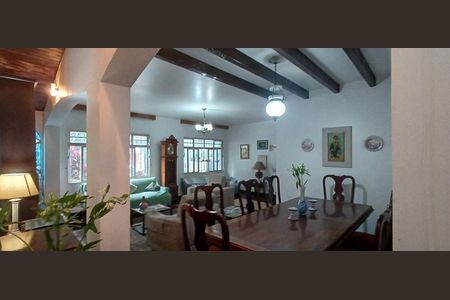 Casa à venda com 193m², 3 quartos e 2 vagas Casa à venda com 193m², 3 quartos e 2 vagasÁrea externa