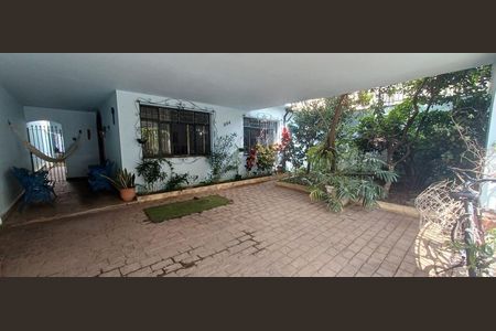 Casa à venda com 193m², 3 quartos e 2 vagas Casa à venda com 193m², 3 quartos e 2 vagasÁrea externa