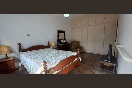 Casa à venda com 193m², 3 quartos e 2 vagas Casa à venda com 193m², 3 quartos e 2 vagasQuarto