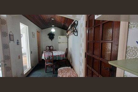 Casa à venda com 193m², 3 quartos e 2 vagas Casa à venda com 193m², 3 quartos e 2 vagasCozinha
