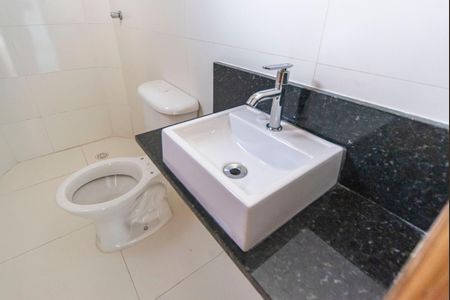Banheiro  de apartamento à venda com 2 quartos, 47m² em Vila Eldizia, Santo André