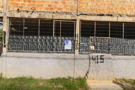 Casa à venda com 150m², 5 quartos e 2 vagas Casa à venda com 150m², 5 quartos e 2 vagasFachada