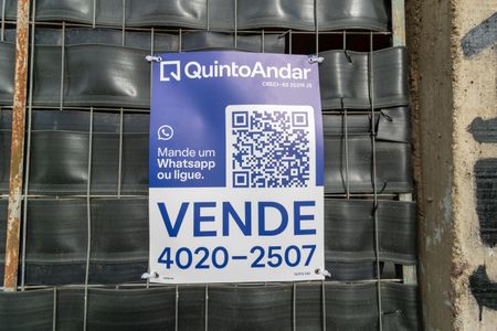 Casa à venda com 150m², 5 quartos e 2 vagas Casa à venda com 150m², 5 quartos e 2 vagasPlaquinha
