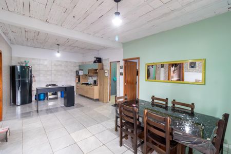 Casa à venda com 150m², 5 quartos e 2 vagas Casa à venda com 150m², 5 quartos e 2 vagasCozinha