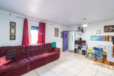 Casa à venda com 150m², 5 quartos e 2 vagas Casa à venda com 150m², 5 quartos e 2 vagasSala