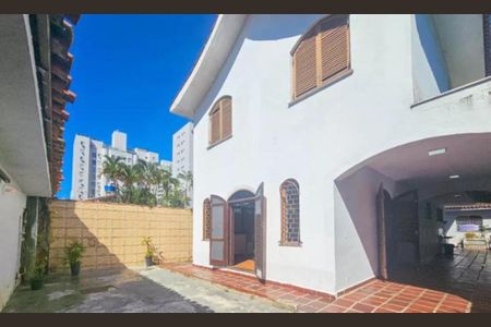Casa para alugar com 300m², 6 quartos e 6 vagas Casa para alugar com 300m², 6 quartos e 6 vagasFachada