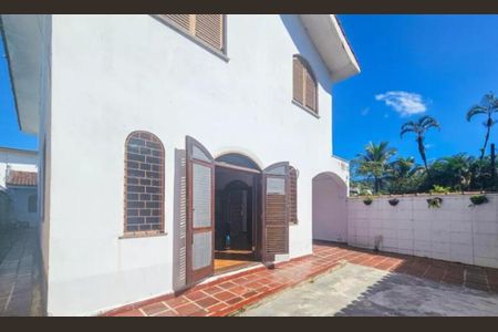 Casa para alugar com 300m², 6 quartos e 6 vagas Casa para alugar com 300m², 6 quartos e 6 vagasFachada