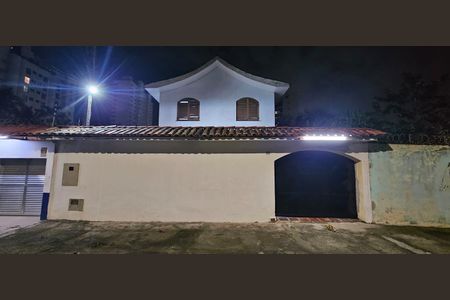 Casa para alugar com 300m², 6 quartos e 6 vagasFachada