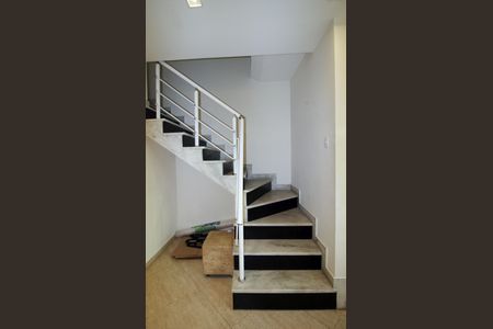 Casa à venda com 247m², 4 quartos e 5 vagasSala - Escada