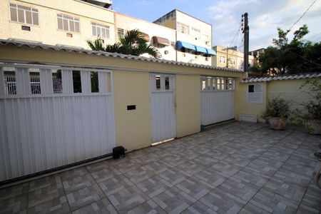 Casa à venda com 247m², 4 quartos e 5 vagasQuintal frente