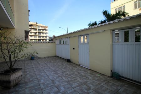 Casa à venda com 247m², 4 quartos e 5 vagasQuintal frente