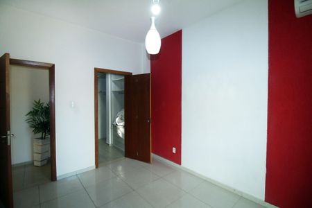 Casa à venda com 247m², 4 quartos e 5 vagasQuarto 1 - Suíte