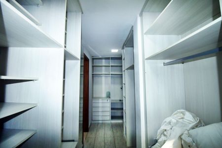 Casa à venda com 247m², 4 quartos e 5 vagasCloset da suíte