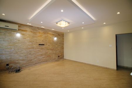 Casa à venda com 247m², 4 quartos e 5 vagasSala