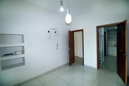 Casa à venda com 247m², 4 quartos e 5 vagasQuarto 1 - Suíte
