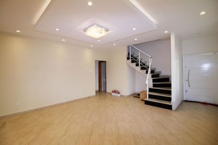 Sala de casa à venda com 4 quartos, 247m² em Vila da Penha, Rio de Janeiro