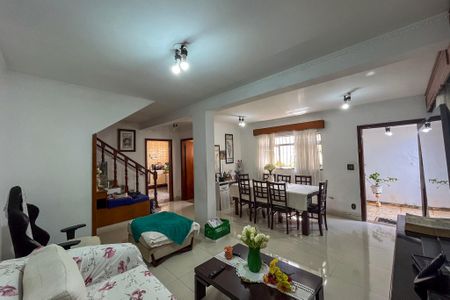 Casa à venda com 280m², 4 quartos e 3 vagasSala