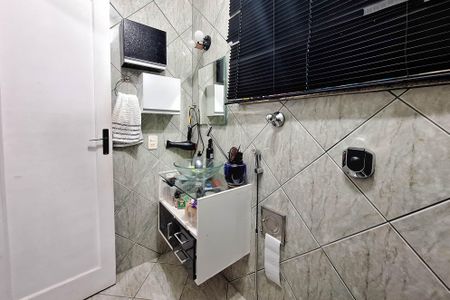 Apartamento à venda com 65m², 2 quartos e sem vagaBanheiro social