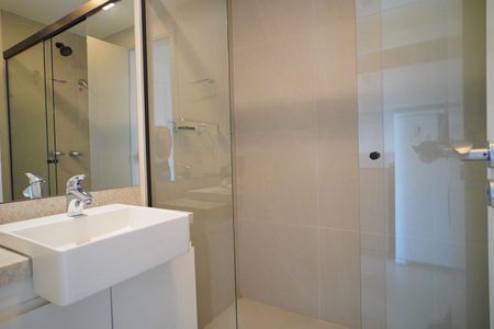 Banheiro  de kitnet/studio para alugar com 1 quarto, 25m² em Boa Vista, Porto Alegre