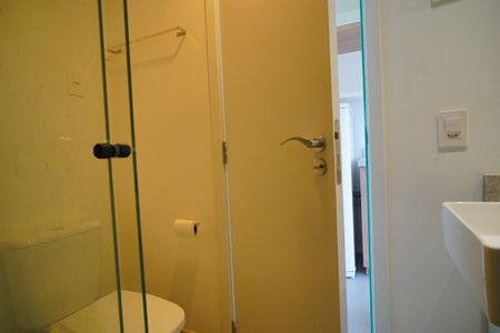 Banheiro  de kitnet/studio para alugar com 1 quarto, 25m² em Boa Vista, Porto Alegre