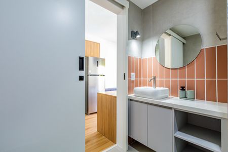 Banheiro de apartamento para alugar com 1 quarto, 24m² em Pompeia, São Paulo