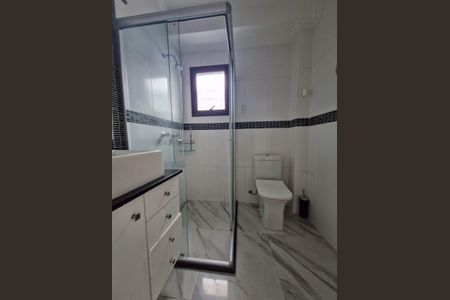 Banheiro de apartamento à venda com 2 quartos, 60m² em Nonoai, Porto Alegre